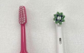 A manual toothbrush head and a powered toothbrush head